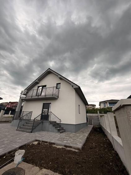 Casă cu 4 camere în Corunca