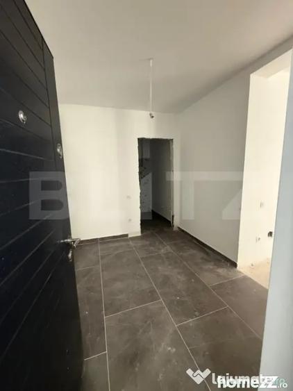 Apartament cu 3 camere semidecomandat în Semicentral