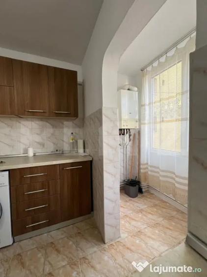Apartament cu 2 camere decomandat, mobilat în Central
