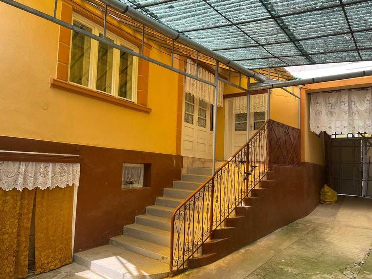 Casă cu 4 camere în Forău