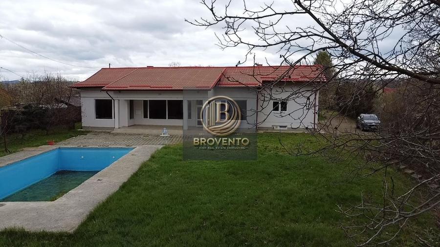 Casă individuală cu 12 camere cu Piscina în Central