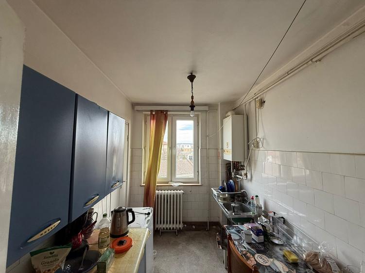 Apartament cu 3 camere decomandat în Progresul