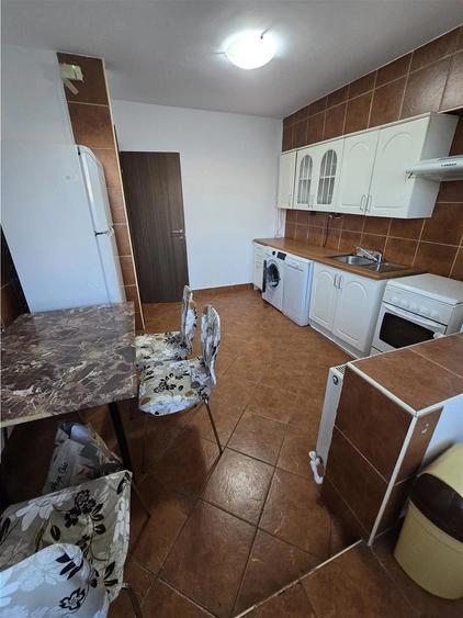 Apartament cu 4 camere decomandat în Berceni
