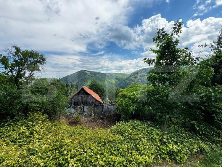 Casă individuală cu 2 camere cu Teren 9340 Mp în Exterior Sud