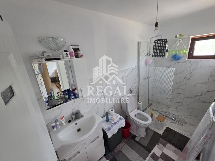 Casă individuală cu 3 camere cu Canalizare în Teliucu Inferior