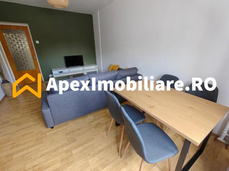 Apartament cu 3 camere semidecomandat în Universitate