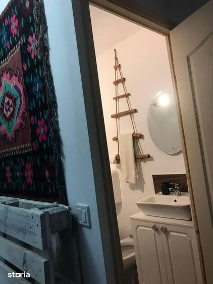 Casă cu 6 camere cu Teren 20000 Mp în Hangu