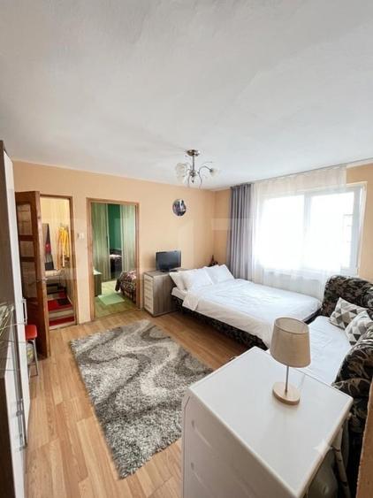 Apartament cu 2 camere semidecomandat, mobilat în Decebal