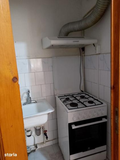 Apartament cu 2 camere decomandat în Calarași 4