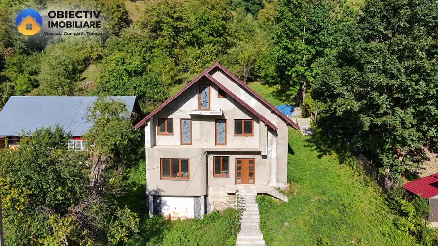 Casă individuală cu 5 camere cu Teren 2405 Mp în Pângărați