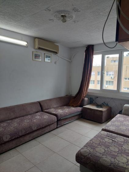 Apartament cu 4 camere semidecomandat în Drumul Taberei