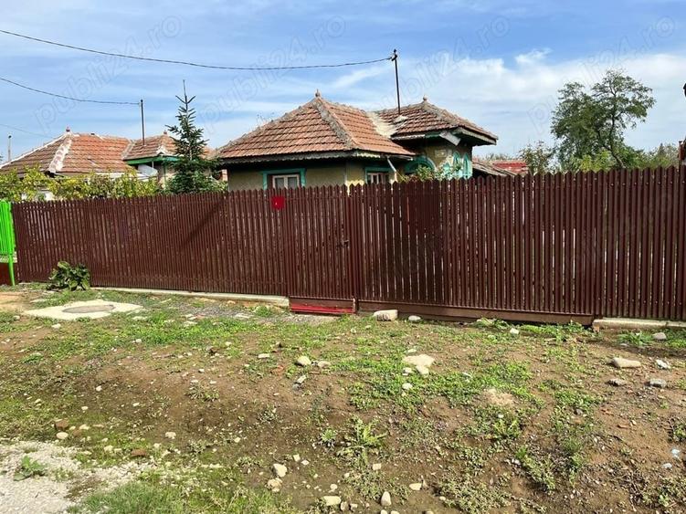 Casă cu 2 camere cu Teren 1411 Mp în Lipia