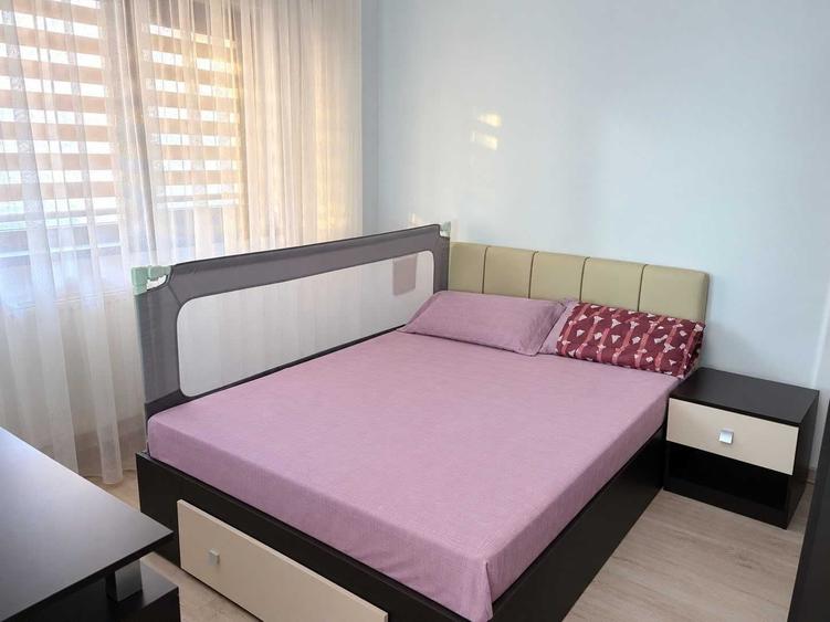 Apartament cu 3 camere semidecomandat în Roșu