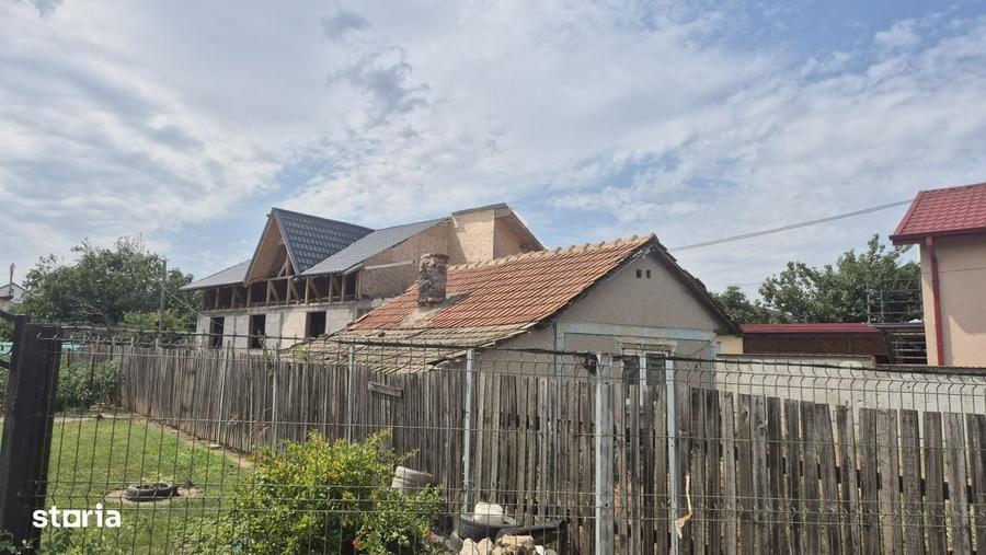 Casă cu 4 camere în Lumina