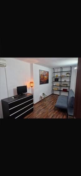 Apartament cu 5 camere semidecomandat în Universitate