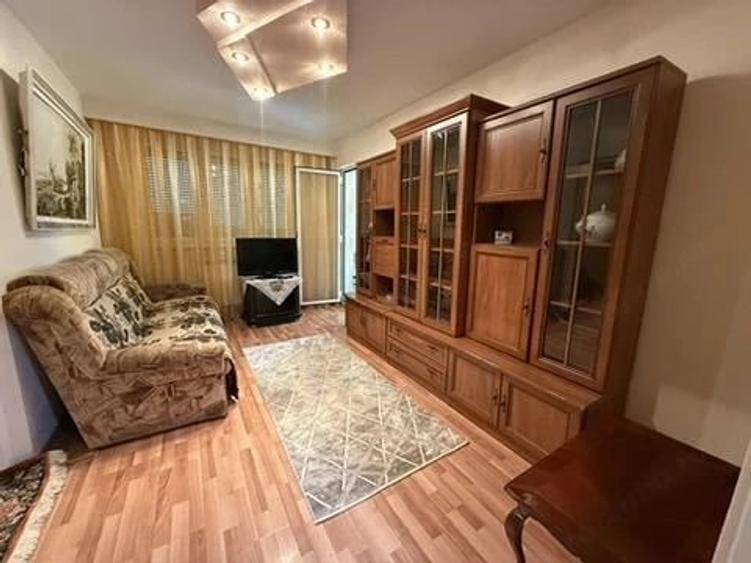 Apartament cu 3 camere decomandat în Micro 14