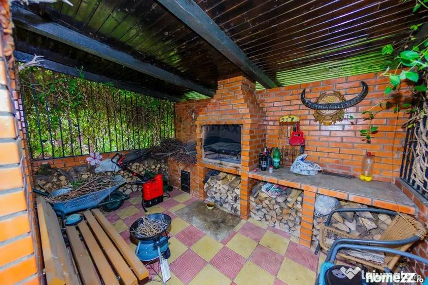 Casă cu 4 camere cu Teren 758 Mp în Cătălina