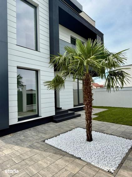 Casă cu 5 camere cu Teren 379 Mp în Central