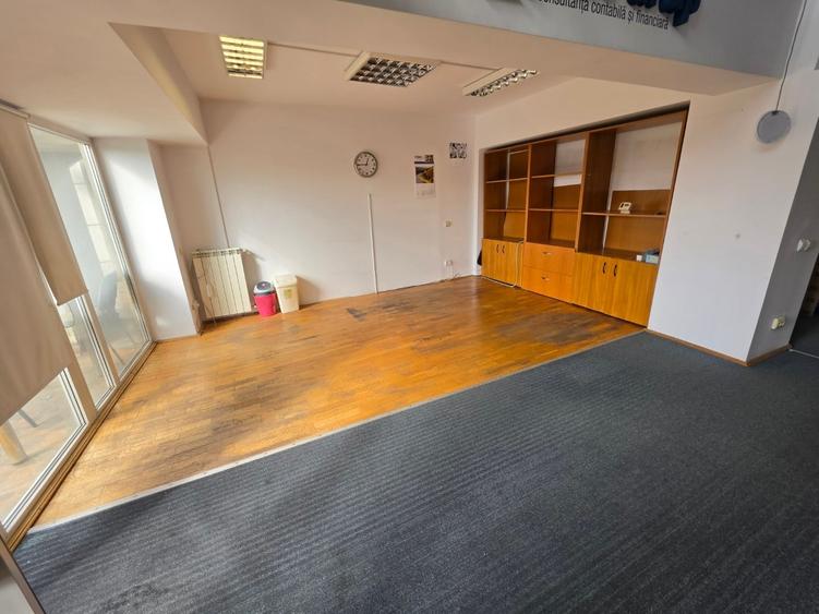 Apartament cu 6 camere decomandat în Alba Iulia