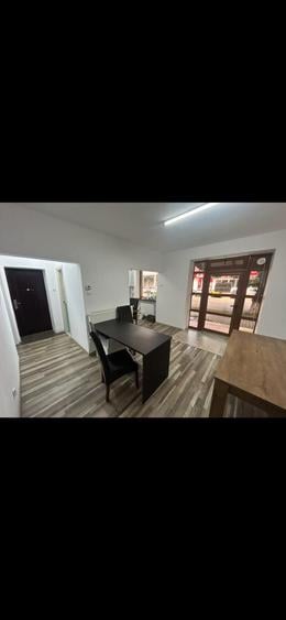 Spațiu comercial, de 35 mp, în Petros