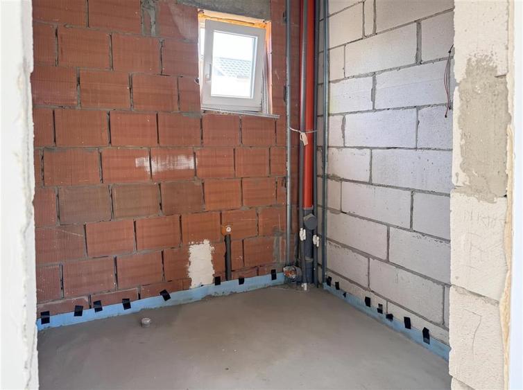 Casă individuală cu 4 camere cu Teren 250 Mp în Tișăuți