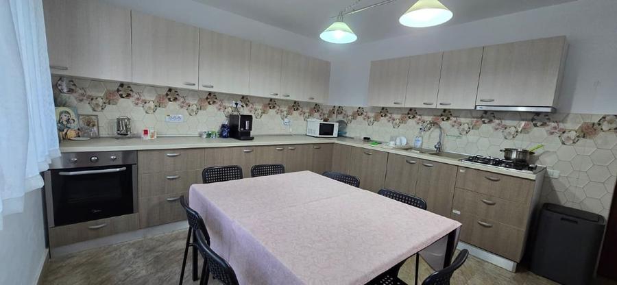 Casă individuală cu 5 camere cu Teren 300 Mp în Nord