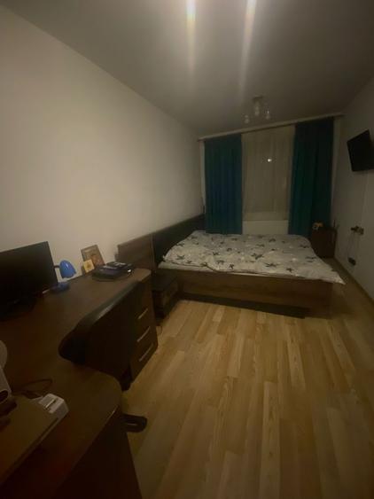 Apartament cu 3 camere decomandat în 13 Decembrie