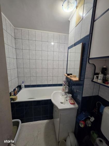 Apartament cu 3 camere semidecomandat în Iancului