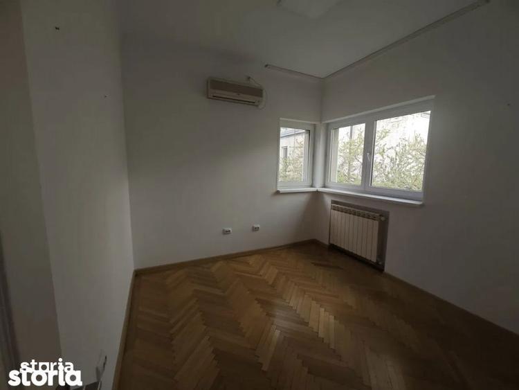 Apartament cu 5 camere semidecomandat în Primăverii