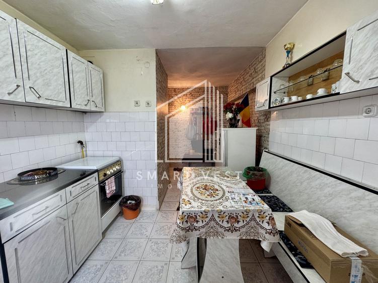 Apartament cu 2 camere semidecomandat, mobilat în Botizului