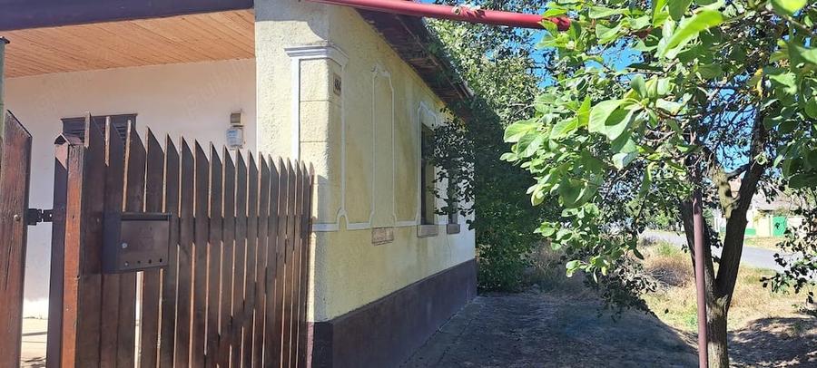 Casă cu Teren 4360 Mp în Mailat