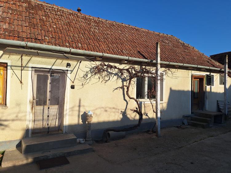 Casă cu 3 camere cu Canalizare în Săcădat
