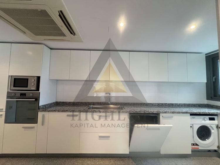 Apartament cu 4 camere semidecomandat în Kiseleff