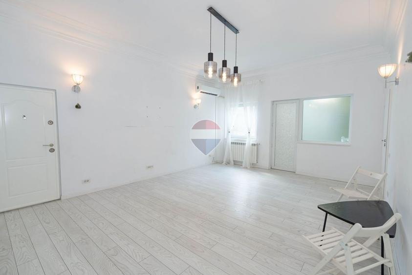 Apartament cu 5 camere decomandat, mobilat în P-ța Unirii
