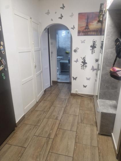 Apartament cu 2 camere decomandat în Eremia