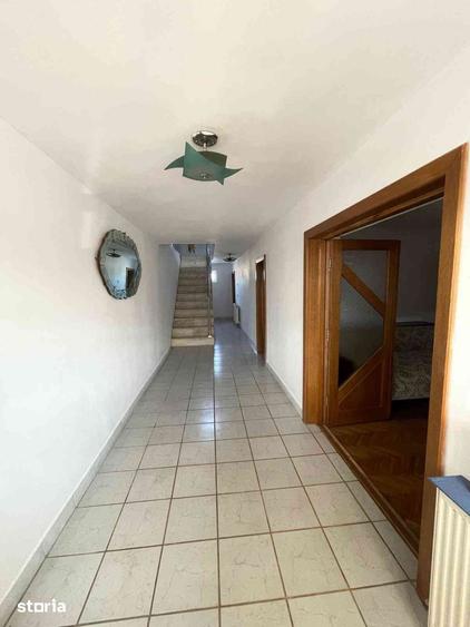 Casă cu 5 camere cu Teren 660 Mp în Central