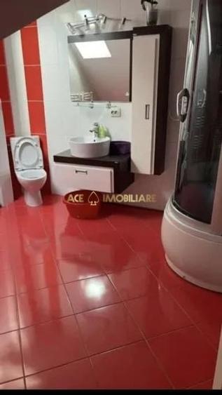 Apartament cu 3 camere semidecomandat, mobilat în Păcii