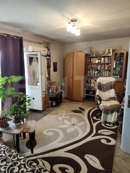 Apartament cu 3 camere semidecomandat în Filiași