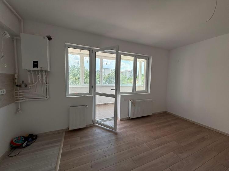 Apartament cu 3 camere în Apărătorii Patriei