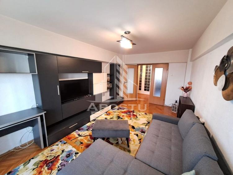 Apartament cu 3 camere decomandat, mobilat în Aradului