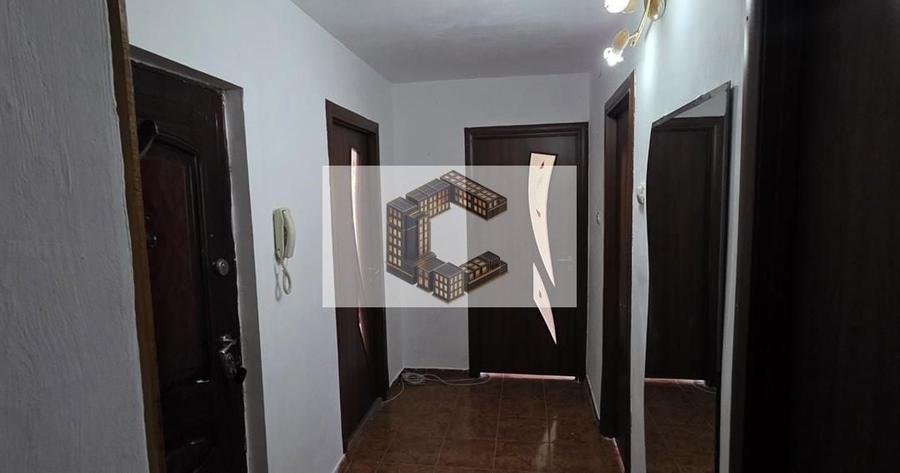 Apartament cu 3 camere decomandat, mobilat în Girocului