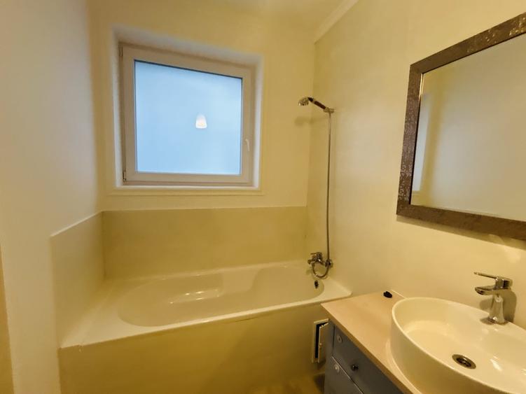 Apartament cu 3 camere decomandat, mobilat în Barbu Văcărescu