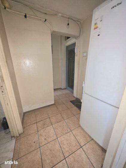 Apartament cu 3 camere semidecomandat în Viziru 1