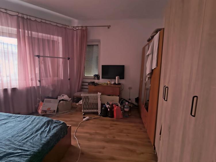 Apartament cu 4 camere semidecomandat în Cazino