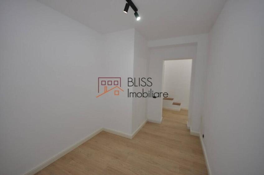 Apartament cu 3 camere semidecomandat în Victoriei