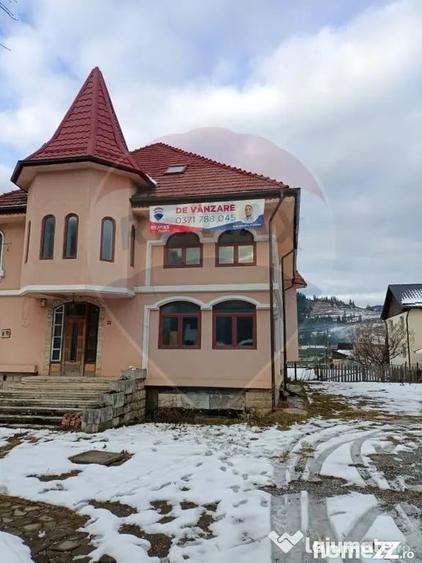 Casă cu 18 camere cu Teren 600 Mp în Câmpulung Moldovenesc