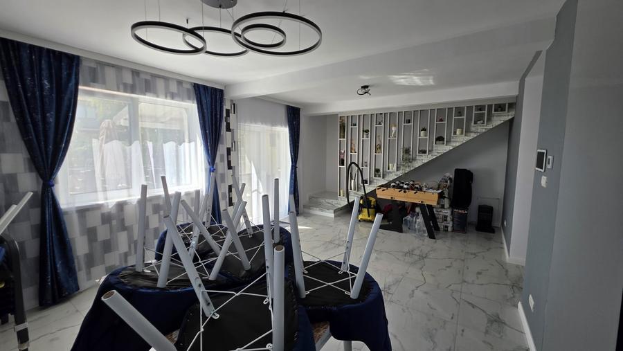 Duplex cu 3 camere cu Piscina în Dumbrăvița