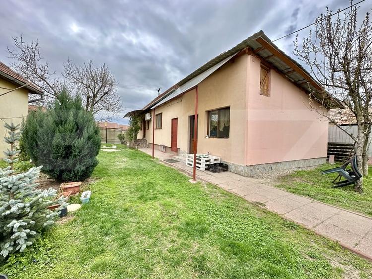 Casă individuală cu 3 camere cu Canalizare în Totoi