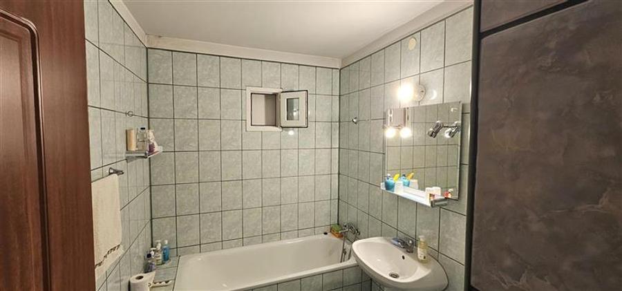 Casă individuală cu 4 camere cu Canalizare în 23 August (Cațelul)