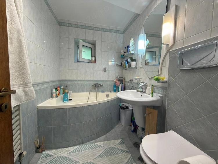 Apartament cu 4 camere decomandat, mobilat în Eminescu